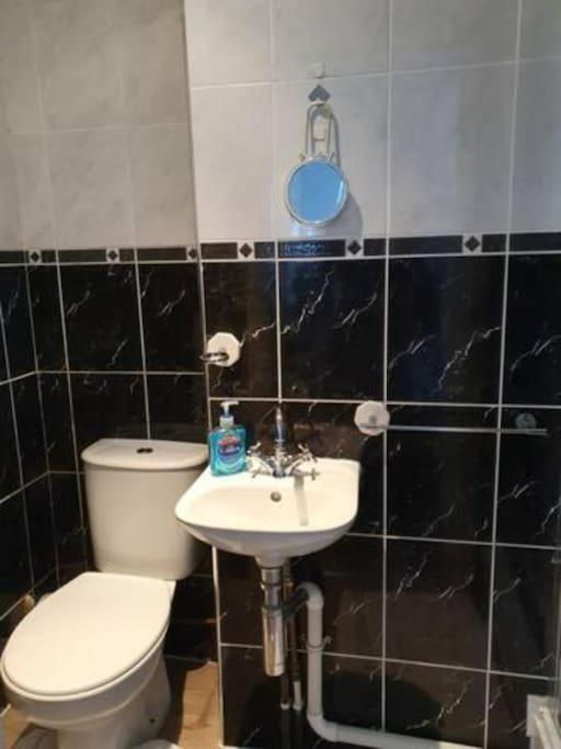 Orme View Dog Friendly Apartment Llandudno Exterior photo