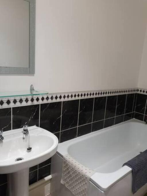 Orme View Dog Friendly Apartment Llandudno Exterior photo