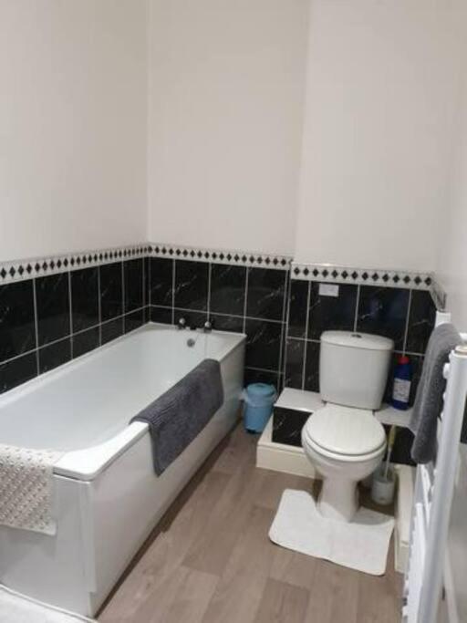 Orme View Dog Friendly Apartment Llandudno Exterior photo